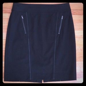 AnnTaylor Black pencil skirt w/zip pockets& piping